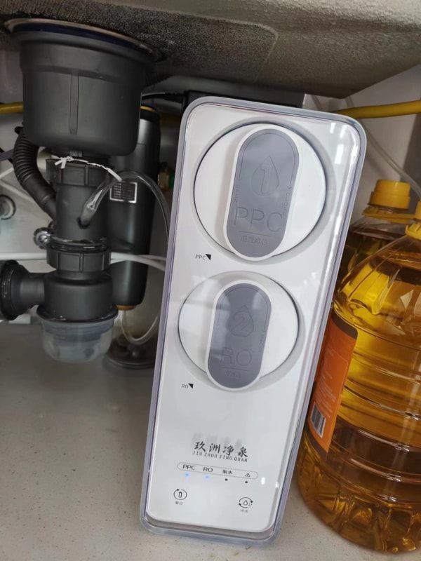當您關閉水龍頭后，前置過濾器里的水仍然可以使用，但具體使用情況取決于幾個因素